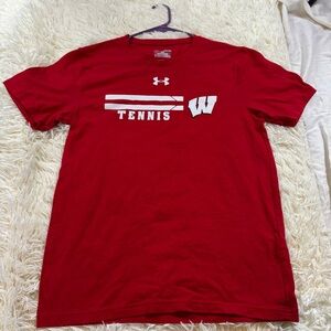 W27. Under Armour‎ Wisconsin Badgers Red Tennis T-Shirt (S)